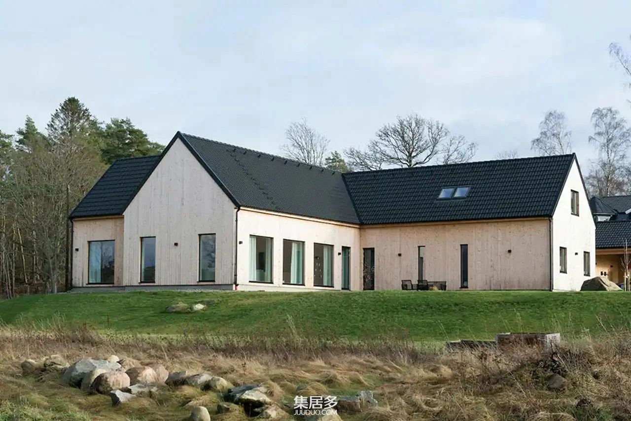 瑞典森林中的现代谷仓风小屋丨当地知名的建筑师和设计师-7