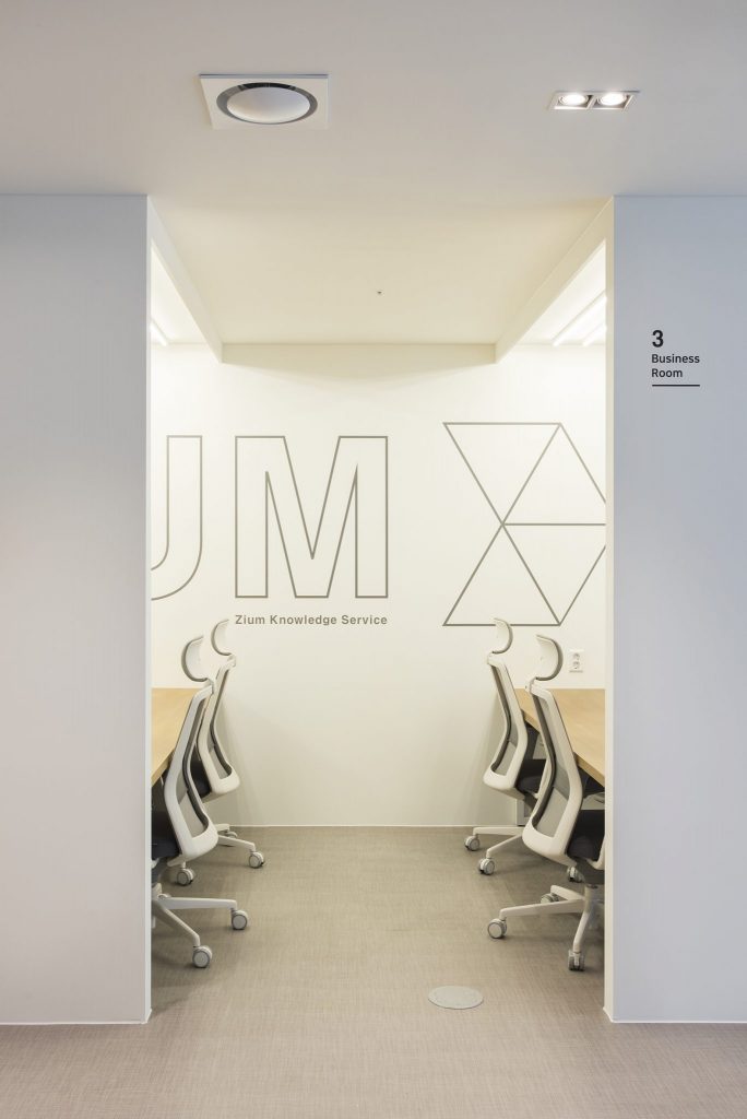 简约白诠释 51 平 IT 咨询公司办公室设计-13