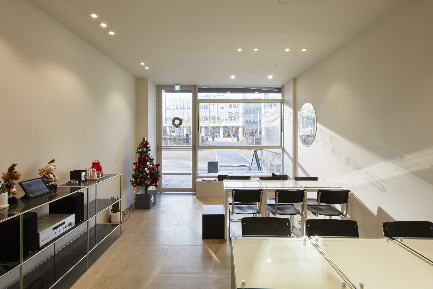 13 平米极简咖啡厅 | 小空间的大设计-6