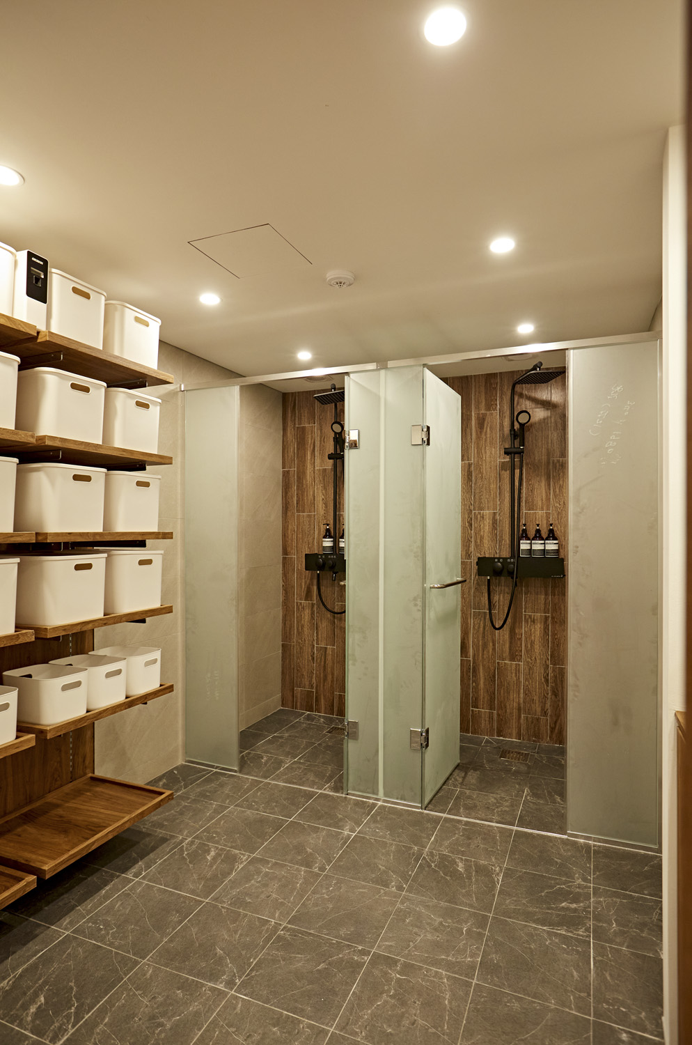 20 平米极简生活，原木风打造温馨小窝-14