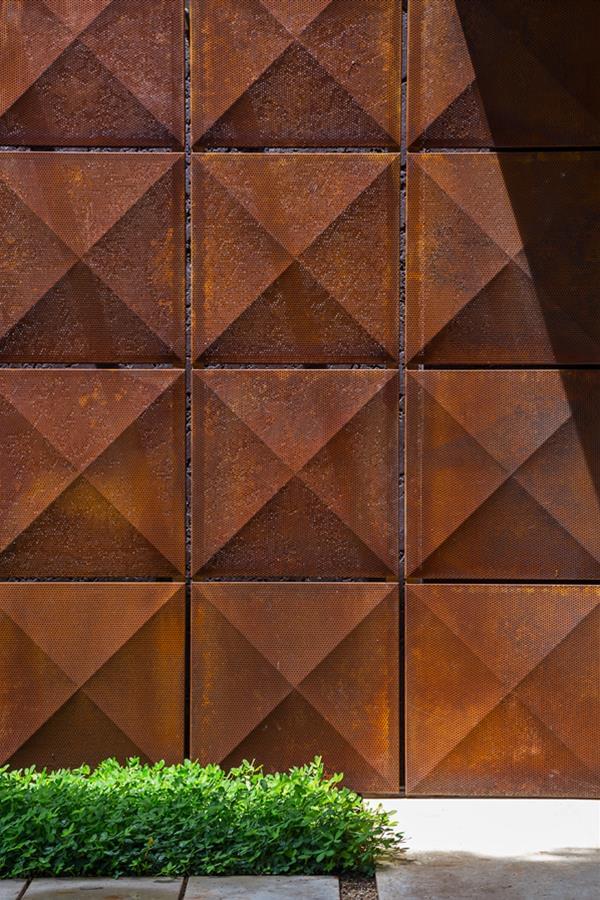 巴西 DF Casa BLM · 图书馆核心的节能可持续住宅设计-5