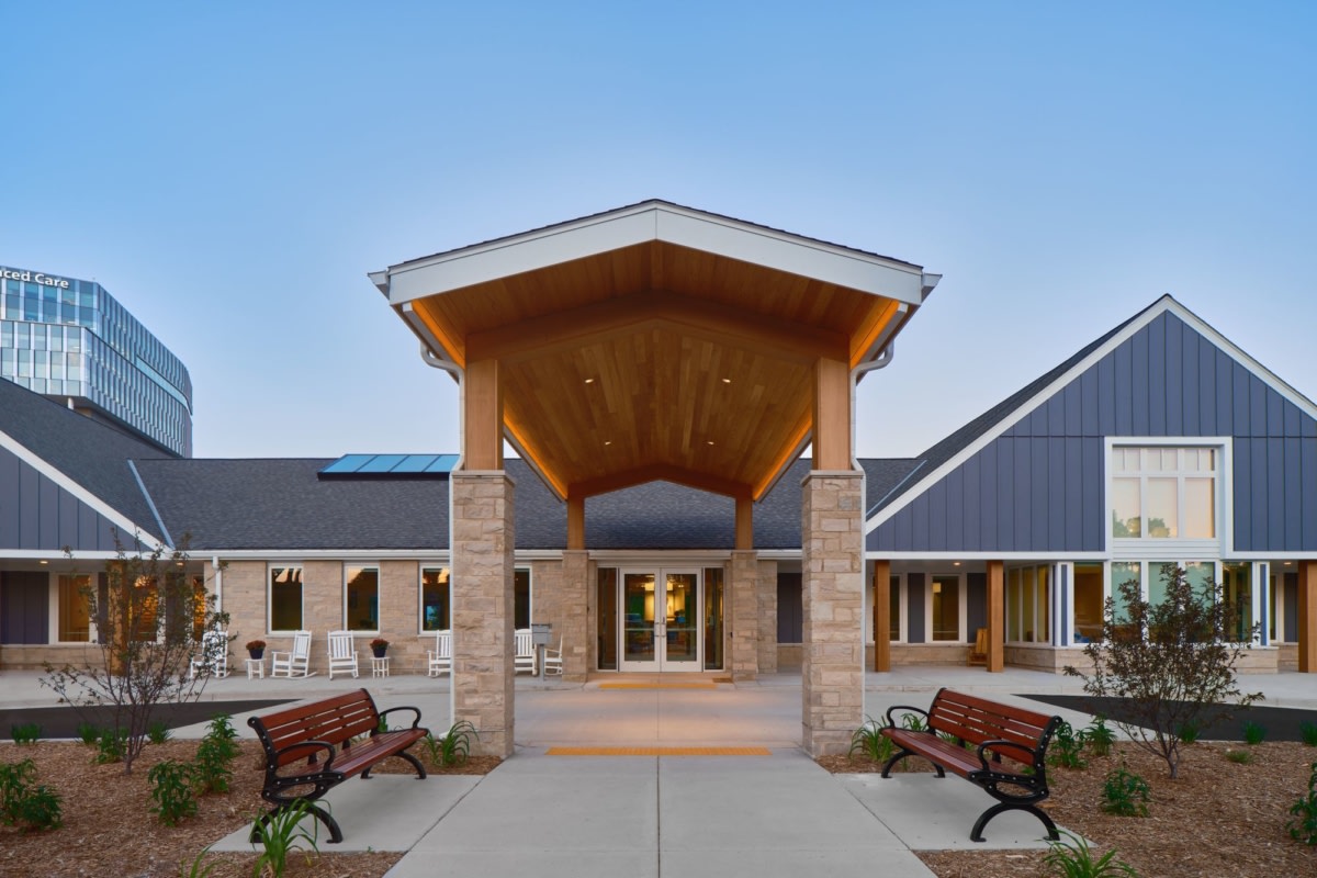 Milwaukee 医院附属“治愈之家”设计-12