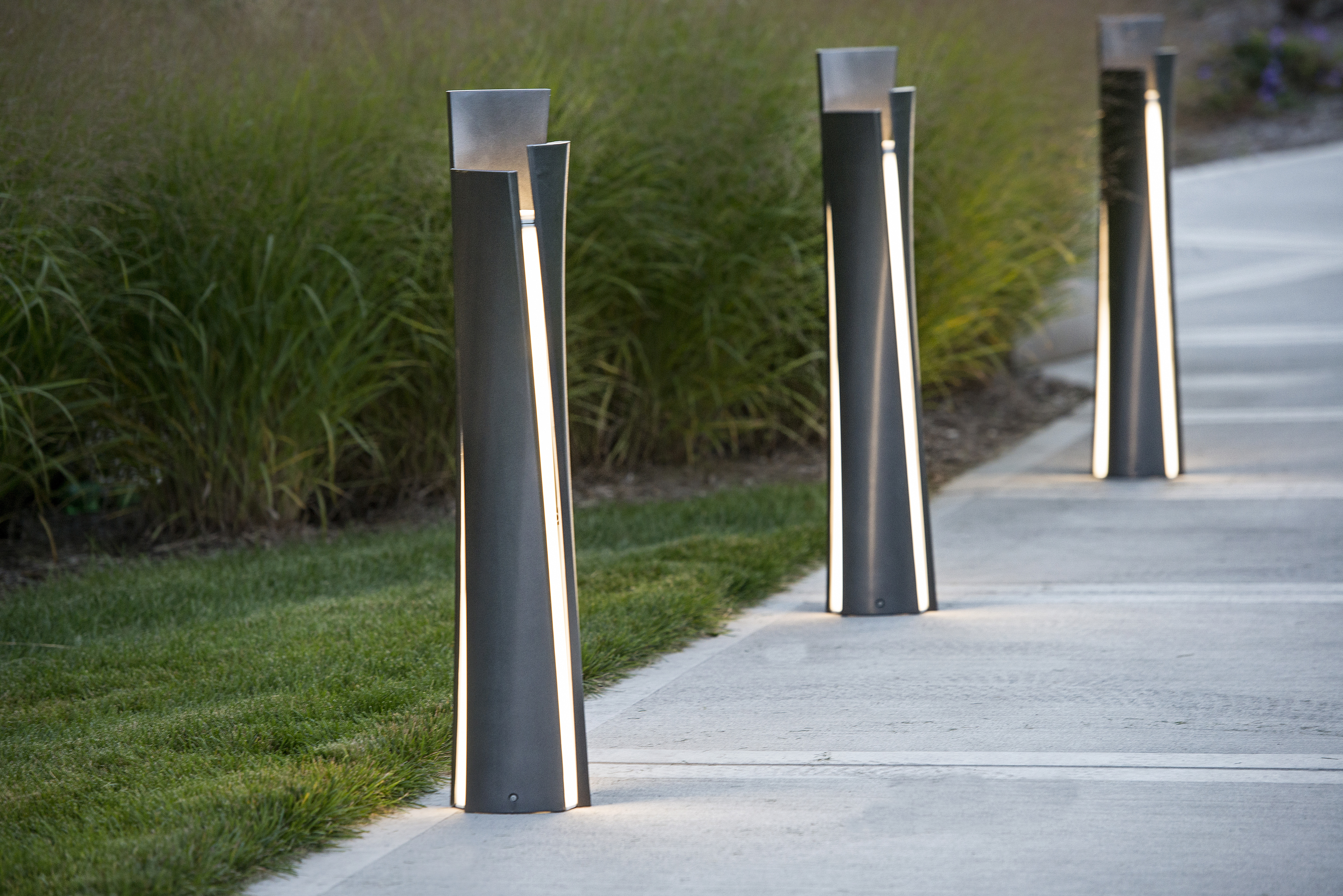 Guide Bollard | Landscape Forms-12