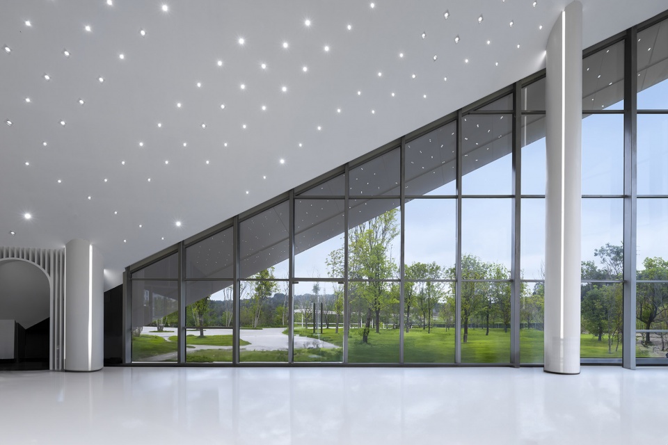 阆中赛城游客中心 | 山水间的现代飞翼-58