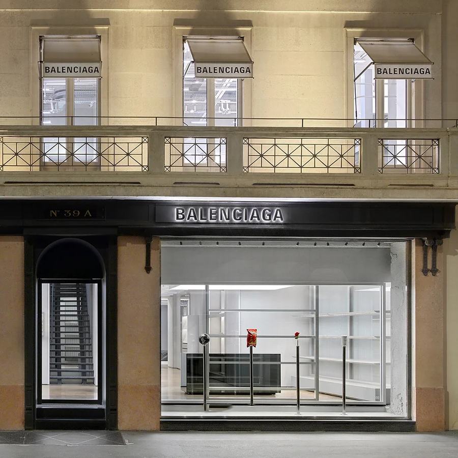 巴黎世家与安德鲁·j·格林的创新合作,通过”永恒符号”系列作品，重新诠释了巴黎世家的标志性风格 - 米尚丽零售设计网 MISUNLY- 美好品牌店铺空间发现者-0