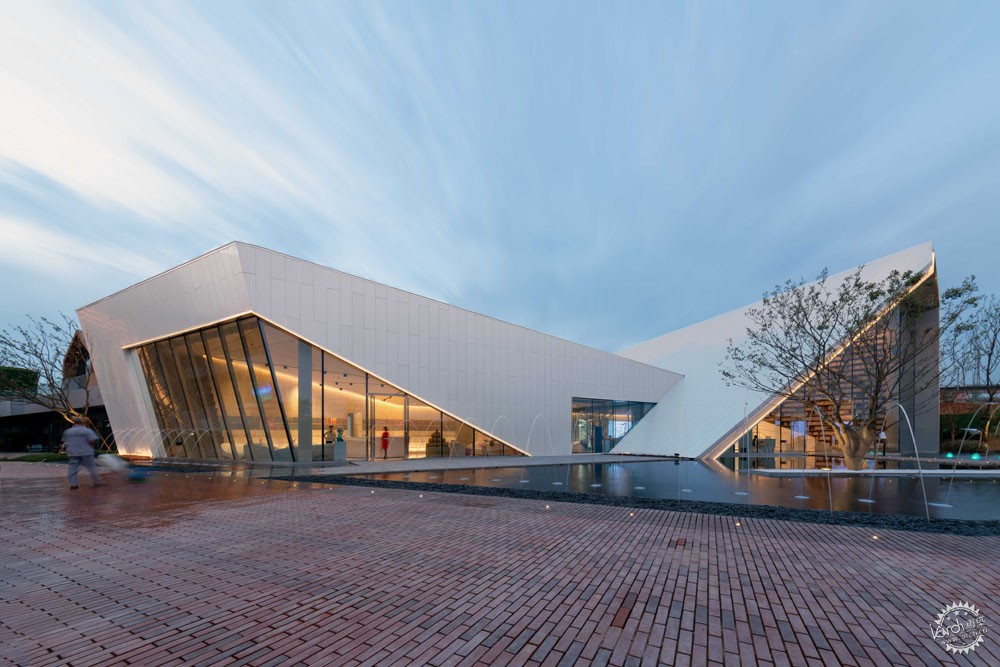 行走在光影流轉的紅緋之間 - WEHOUSE-9