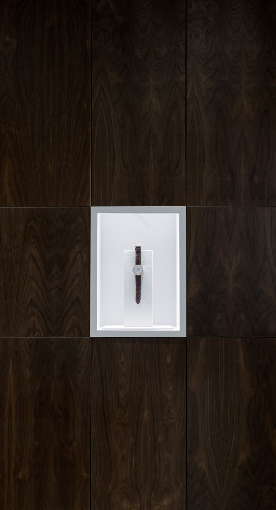 丹麦设计名宿 Georg Jensen 伦敦新旗舰店,精致奢华的艺术空间-8