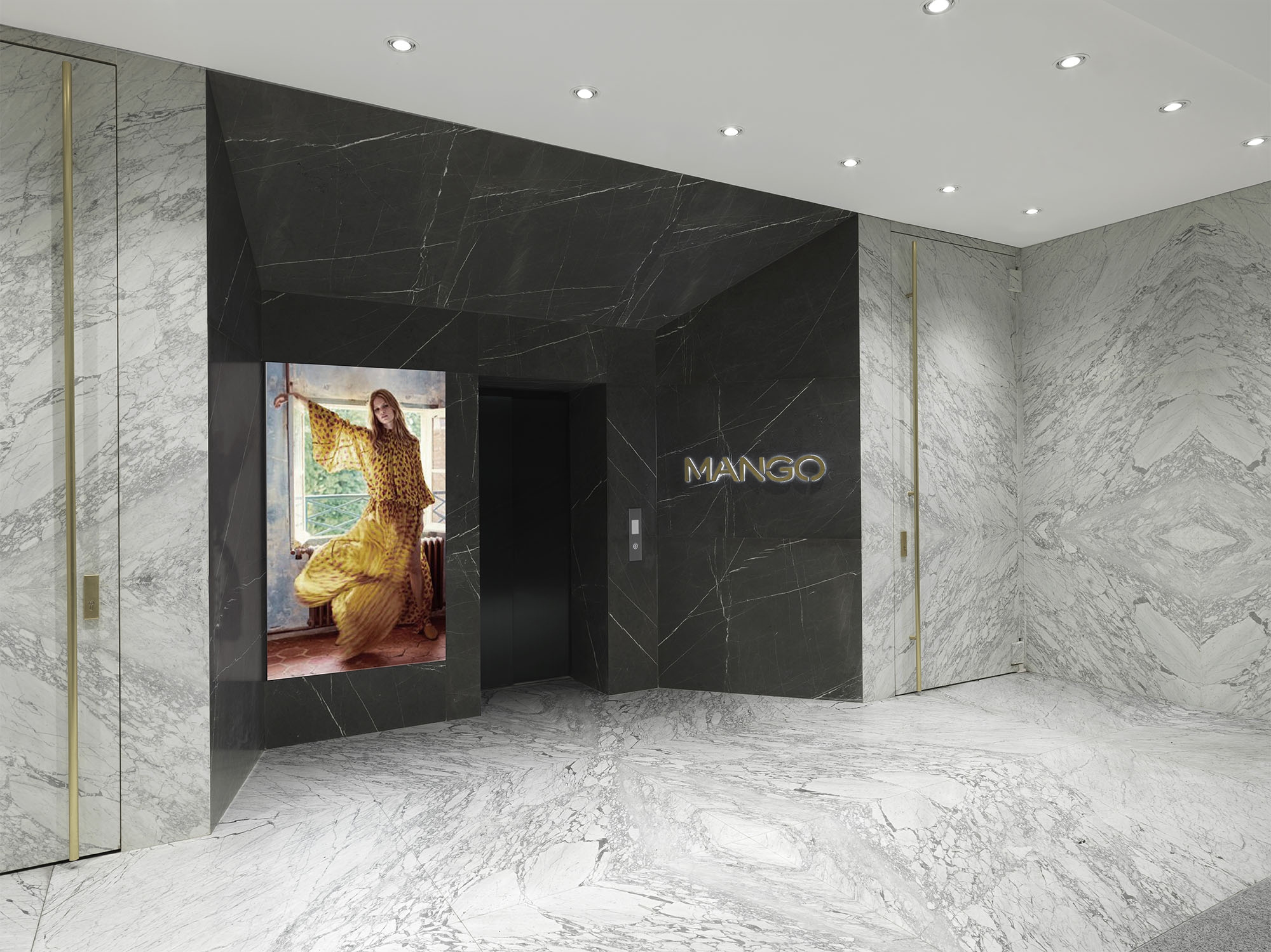 Mango 商店入口丨意大利佛罗伦萨-5