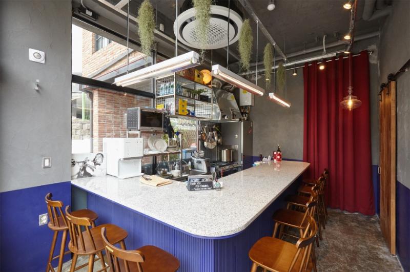 彩色点标现代餐厅 设计巧妙呈现 8 平米美食空间-4