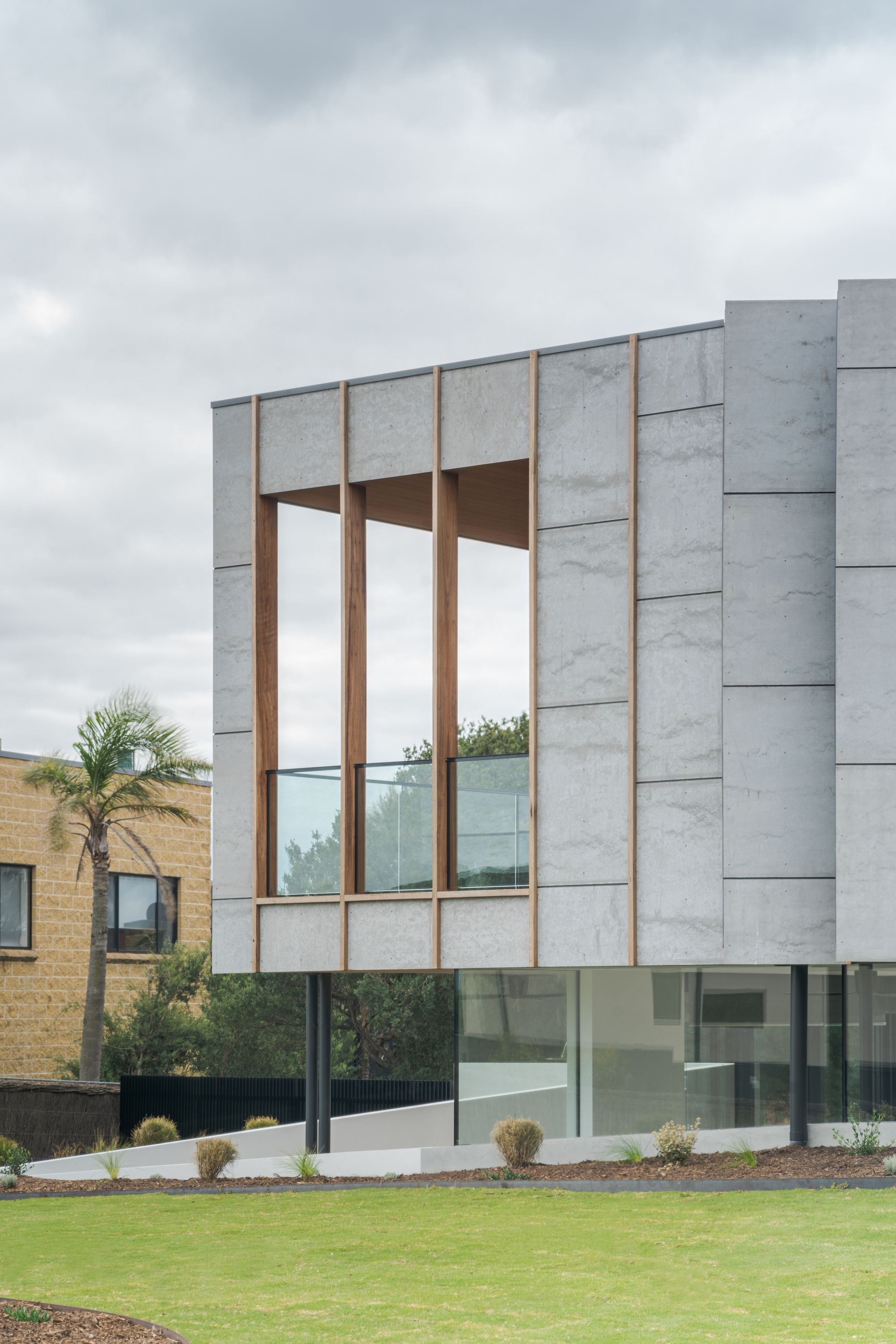 Three Angle House / Megowan Architectural-82