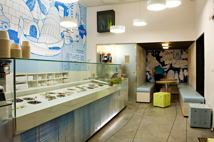 Интерьер пиццерии Bruno Casa Della Pizza с графикой на стене-15