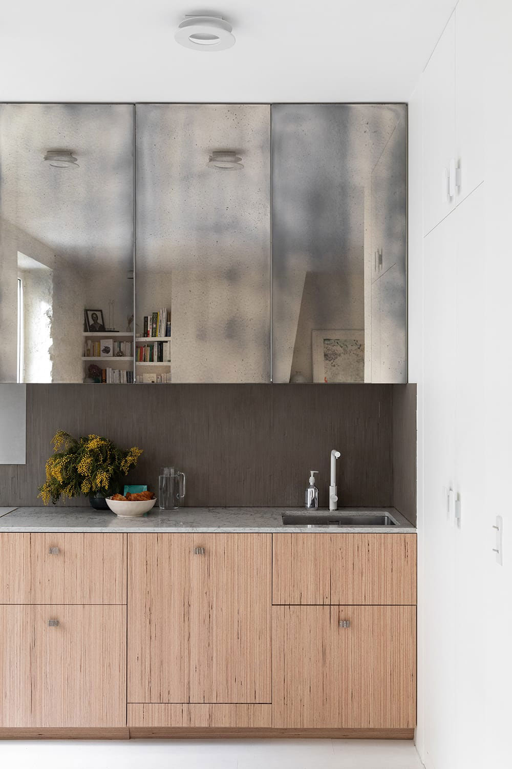 巴黎明亮现代公寓的独特设计-5