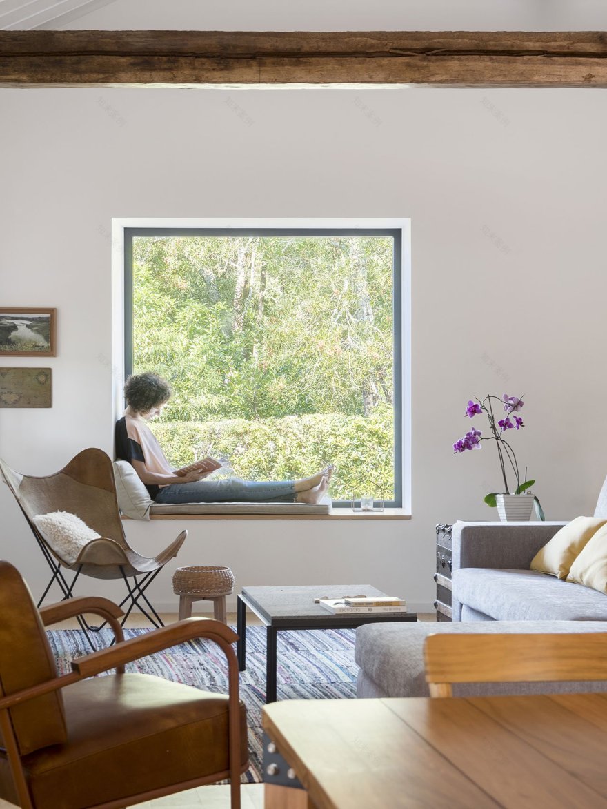 A Pretty Shade of Bubblegum Makes the Pink House Pop in the Azores-21