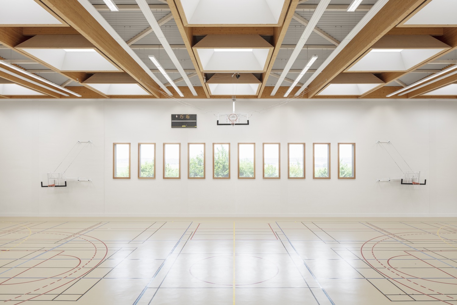 乡城之间的体育中心-17