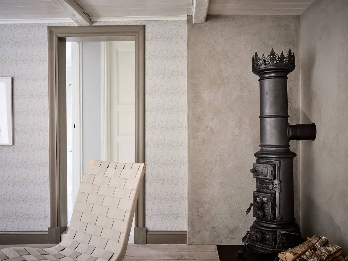 瑞典 19 世纪乡村风情木屋，白色内饰与田园风光完美融合-13