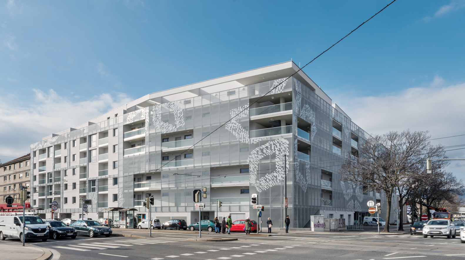 繁忙路口的“V 形庭院”公寓-41