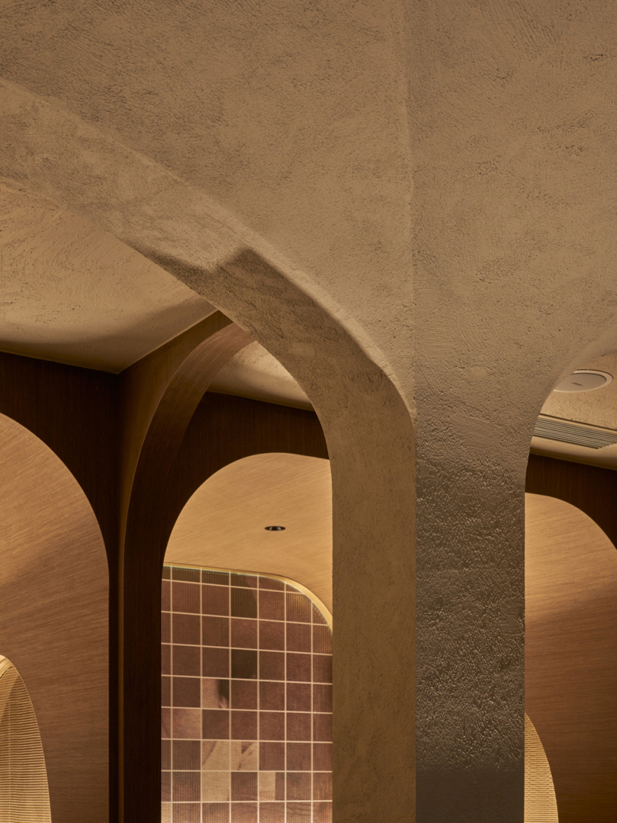 酒店里的酒吧餐厅the green door,香港 Designed by designeightfivetwo - 酒吧餐厅 - 餐厅LOGO-VI空间设计-全球餐饮研究所-4