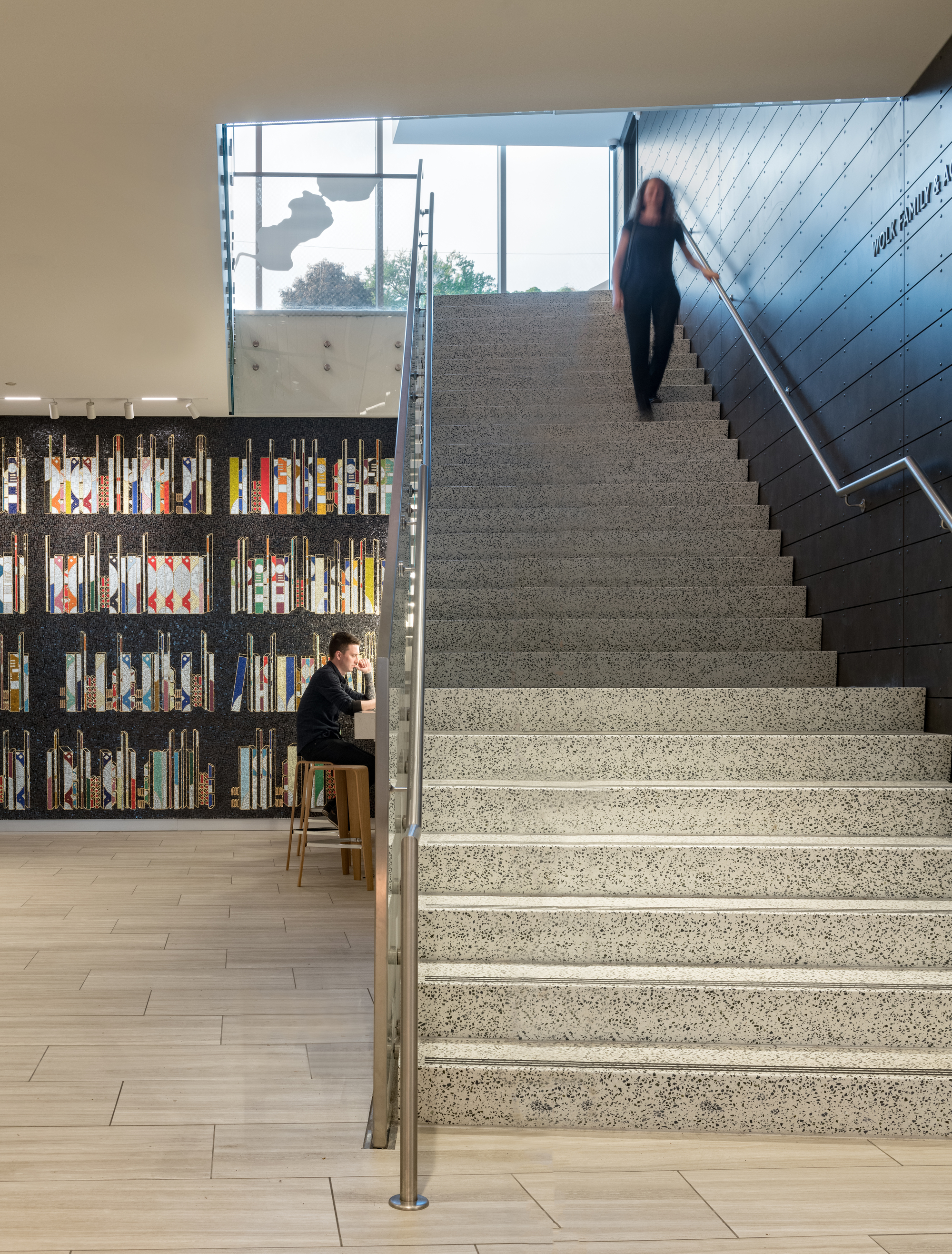 Charlotte & William Bloomberg Medford Public Library / Schwartz/Silver Architects-54