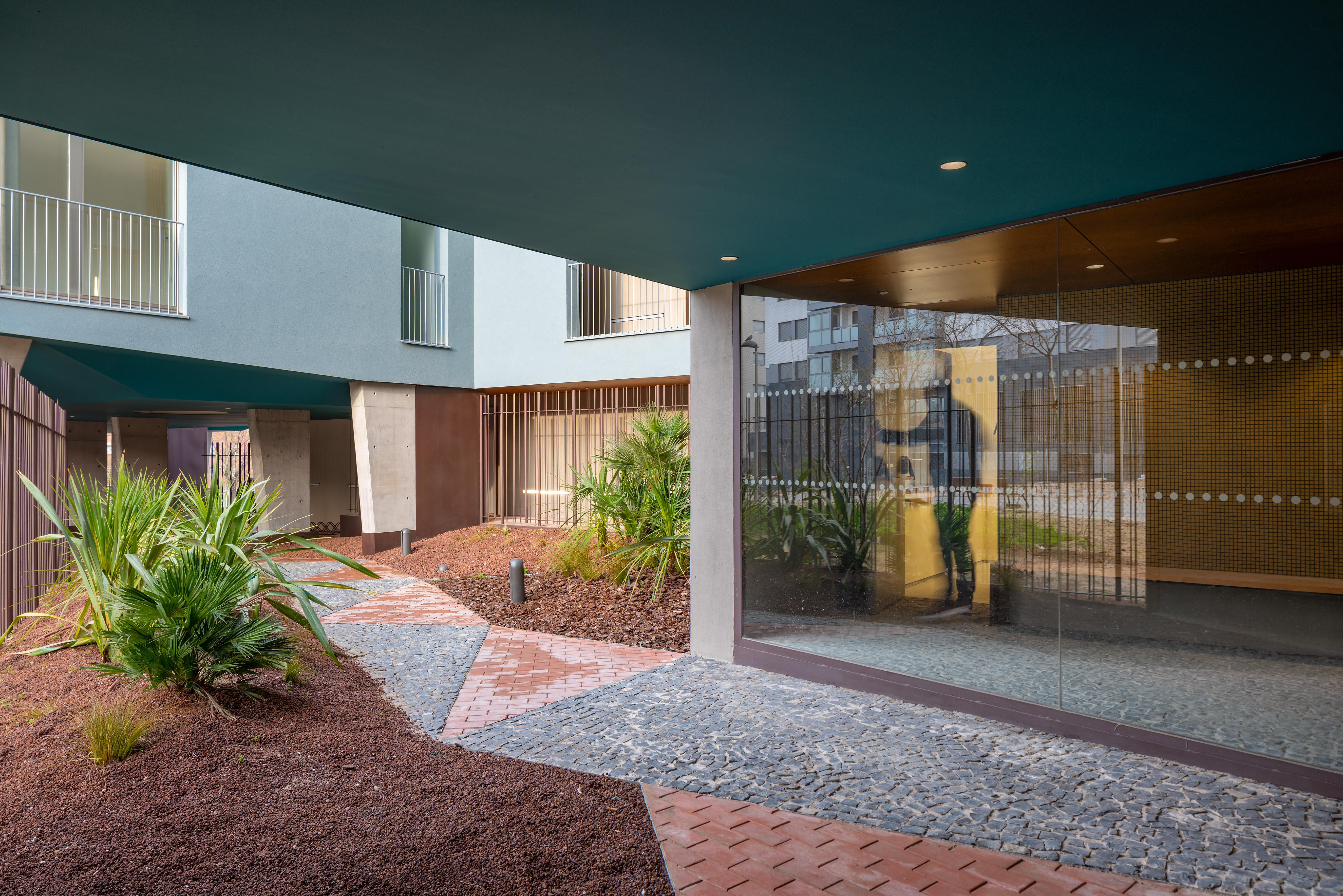 扭转错动：西班牙马德里LaScalA社会住宅 / MARMOLBRAVO＋MADhel-18