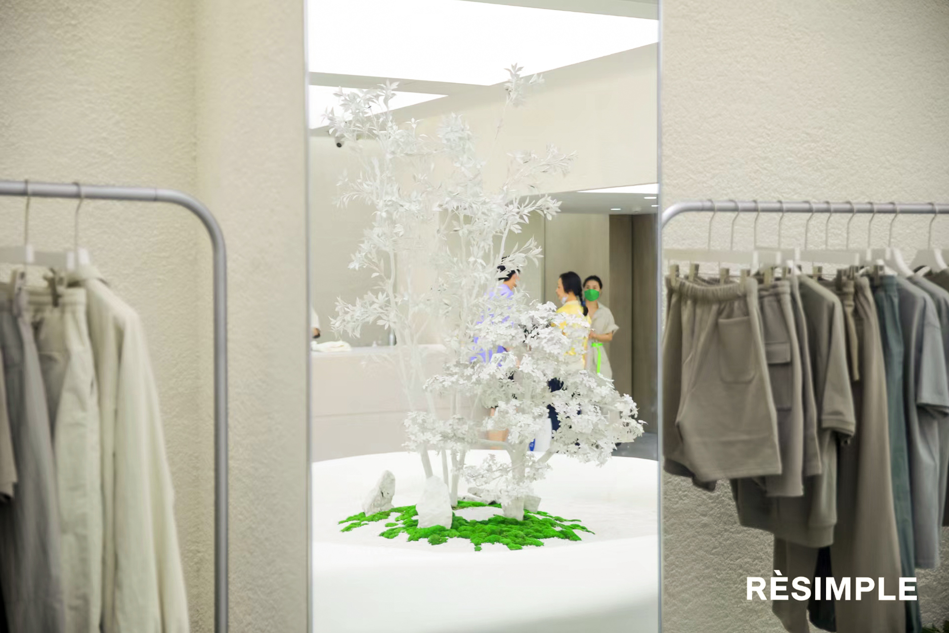 RèSIMPLE 潮牌店铺 SI 形象设计丨中国杭州丨YLD STUDIO-23