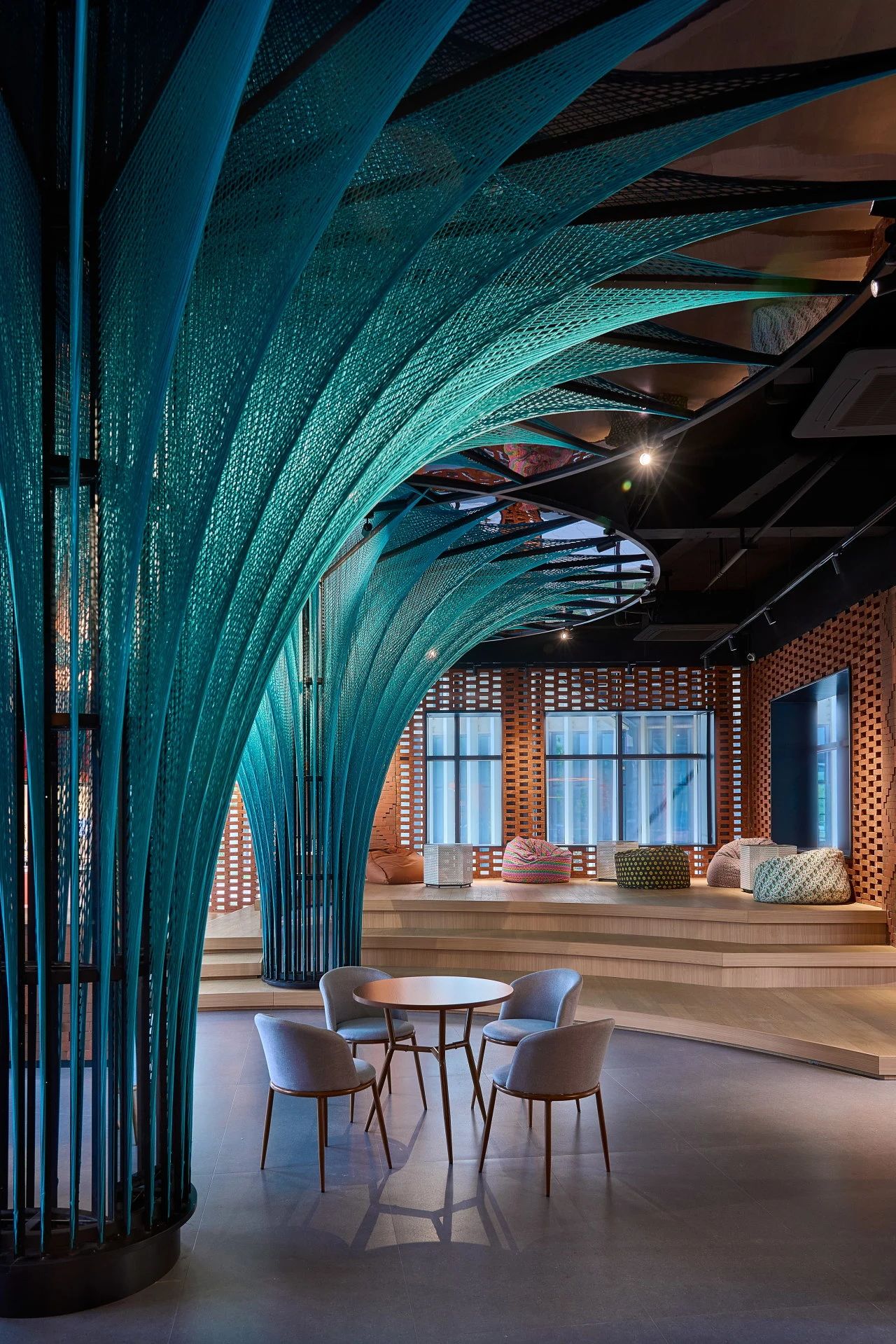 新作 · 风合睦晨丨乖幺妹土家织锦艺术咖啡吧丨中国张家界丨风合睦晨空间设计-14