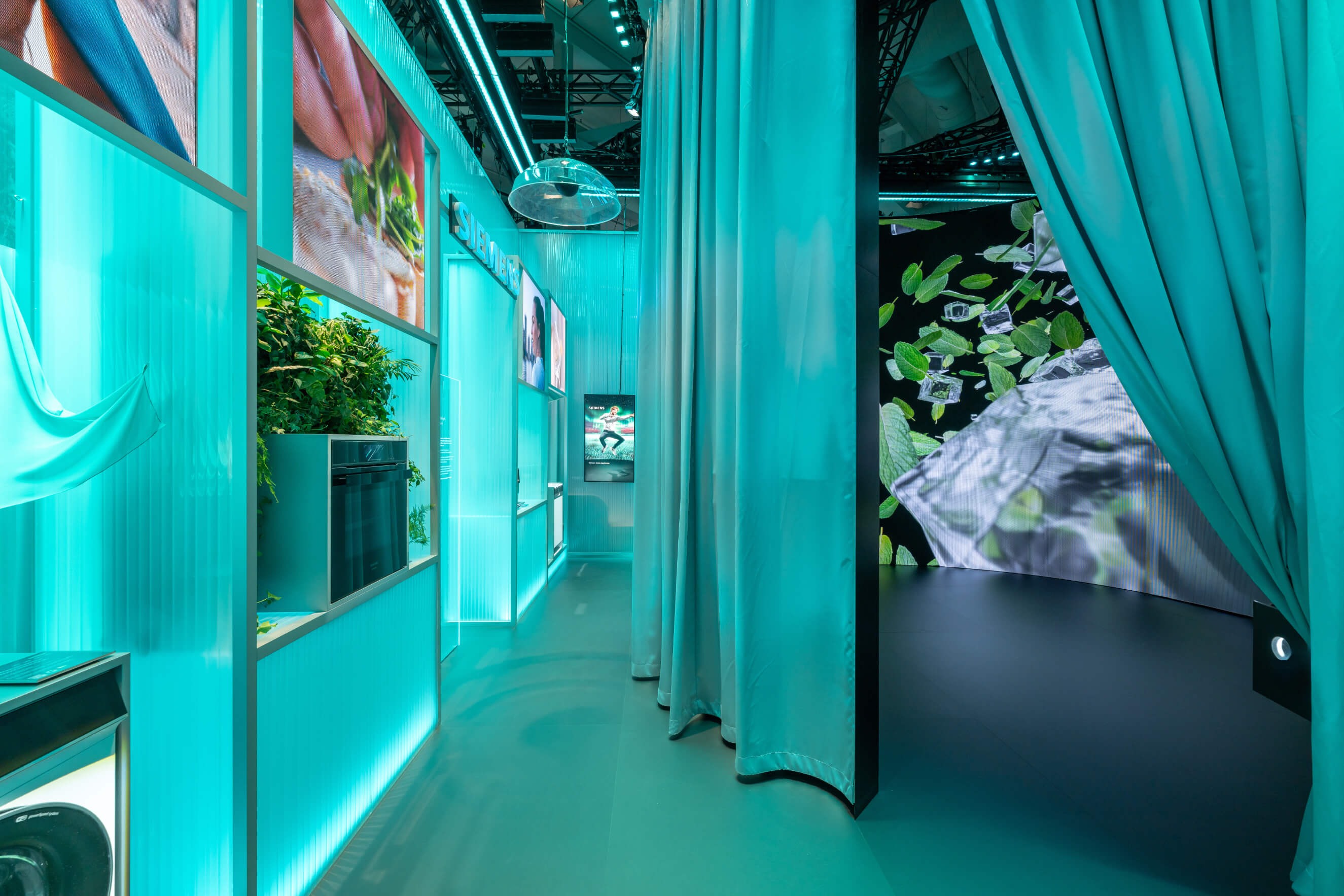 WOU Tradefair Design SIEMENS IFA 2025-7