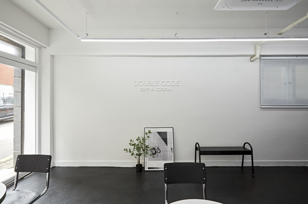 十平米白色极简咖啡厅设计-9