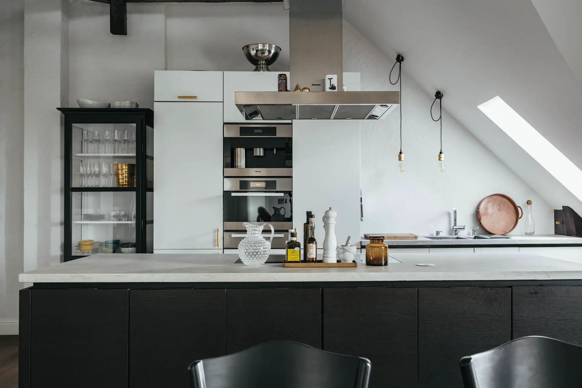 "瑞典斯德哥尔摩复式公寓，打造家庭办公一体化的舒适空间"-9