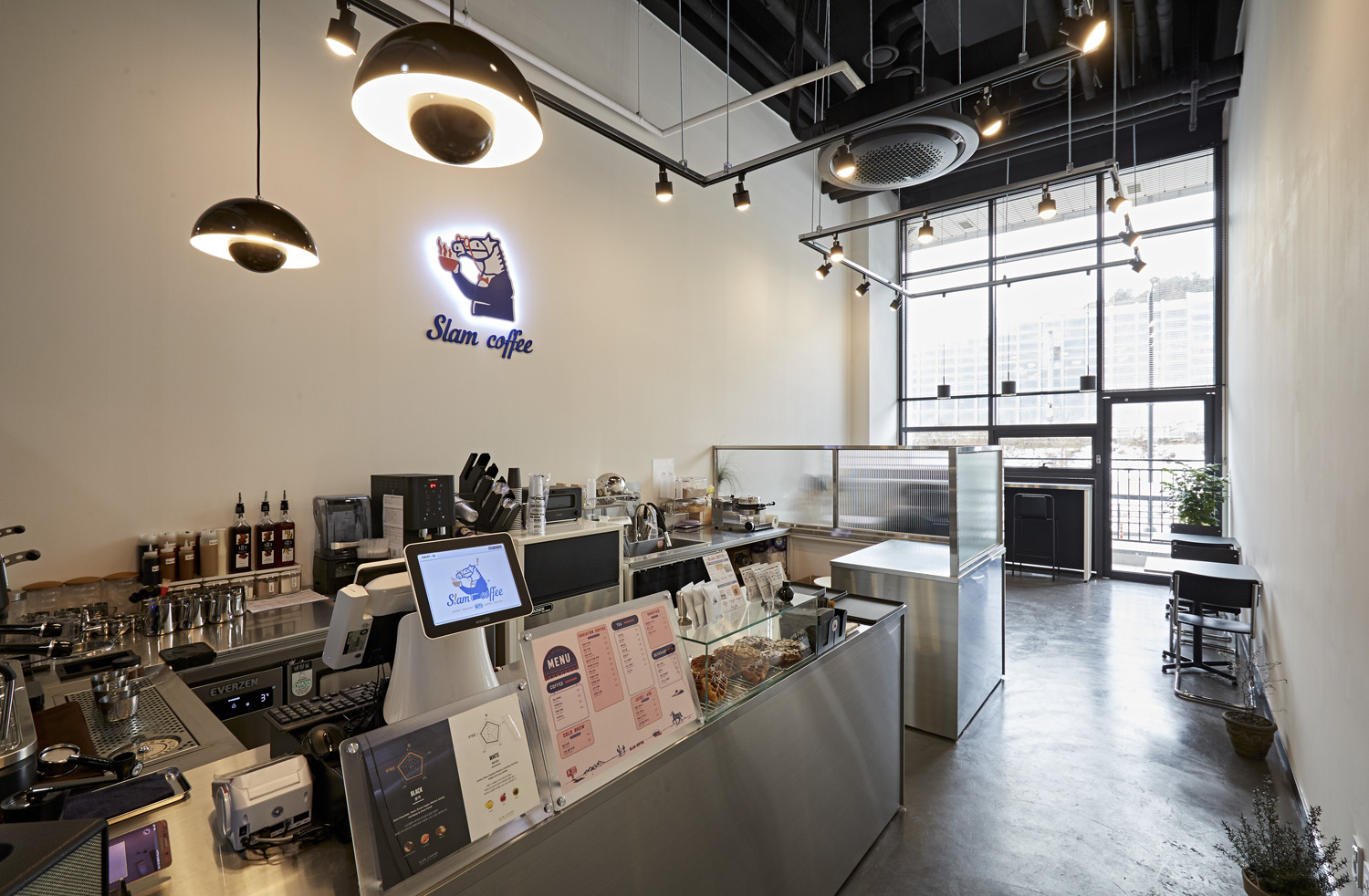 极简风 11 坪咖啡店，打造舒适空间-6