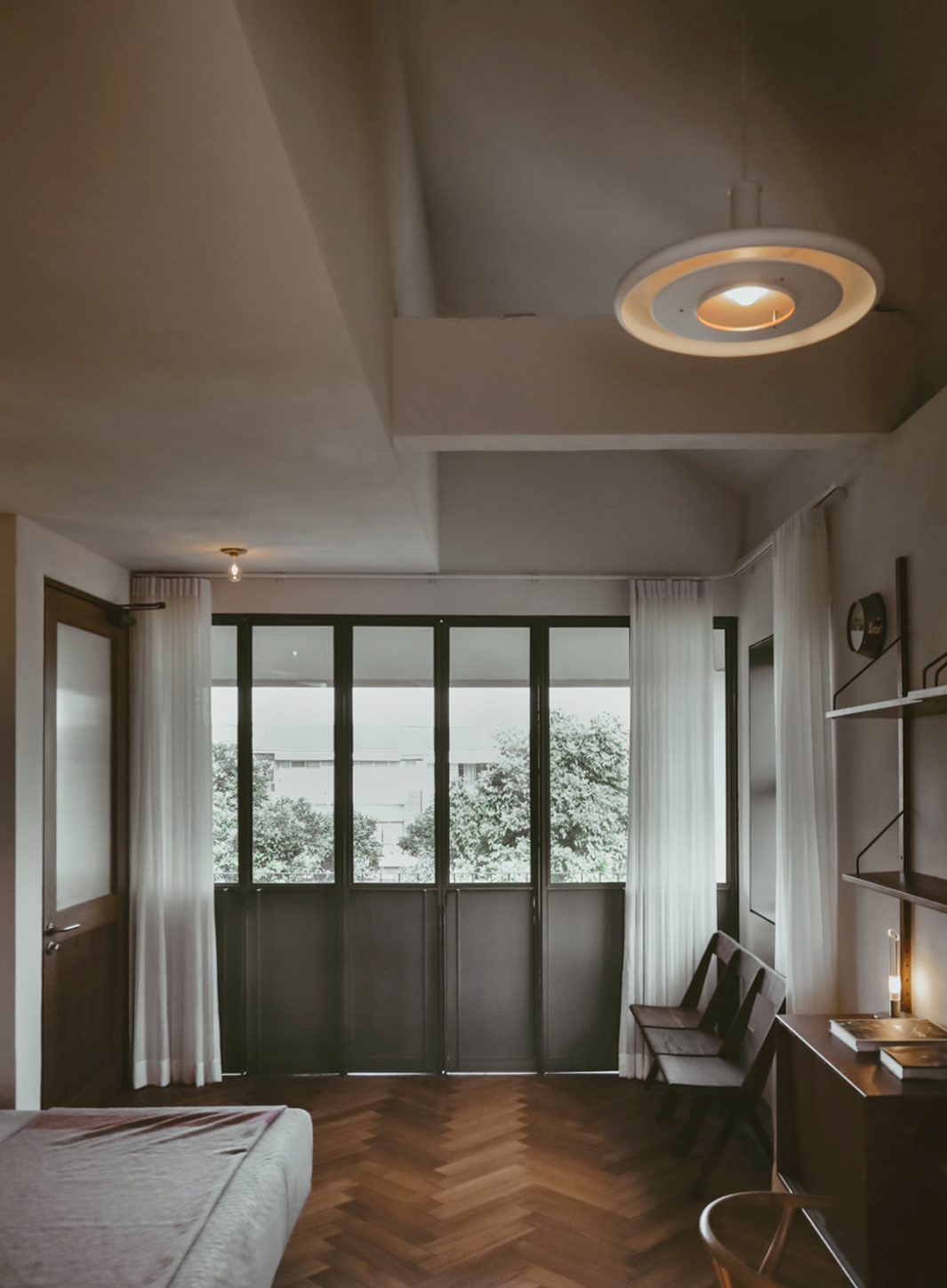 รีโนเวตทาวน์เฮ้าส์ อายุ 10 ปีให้อุ่นละมุนปนดิบเท่สไตล์อินดัสเทรียล-11