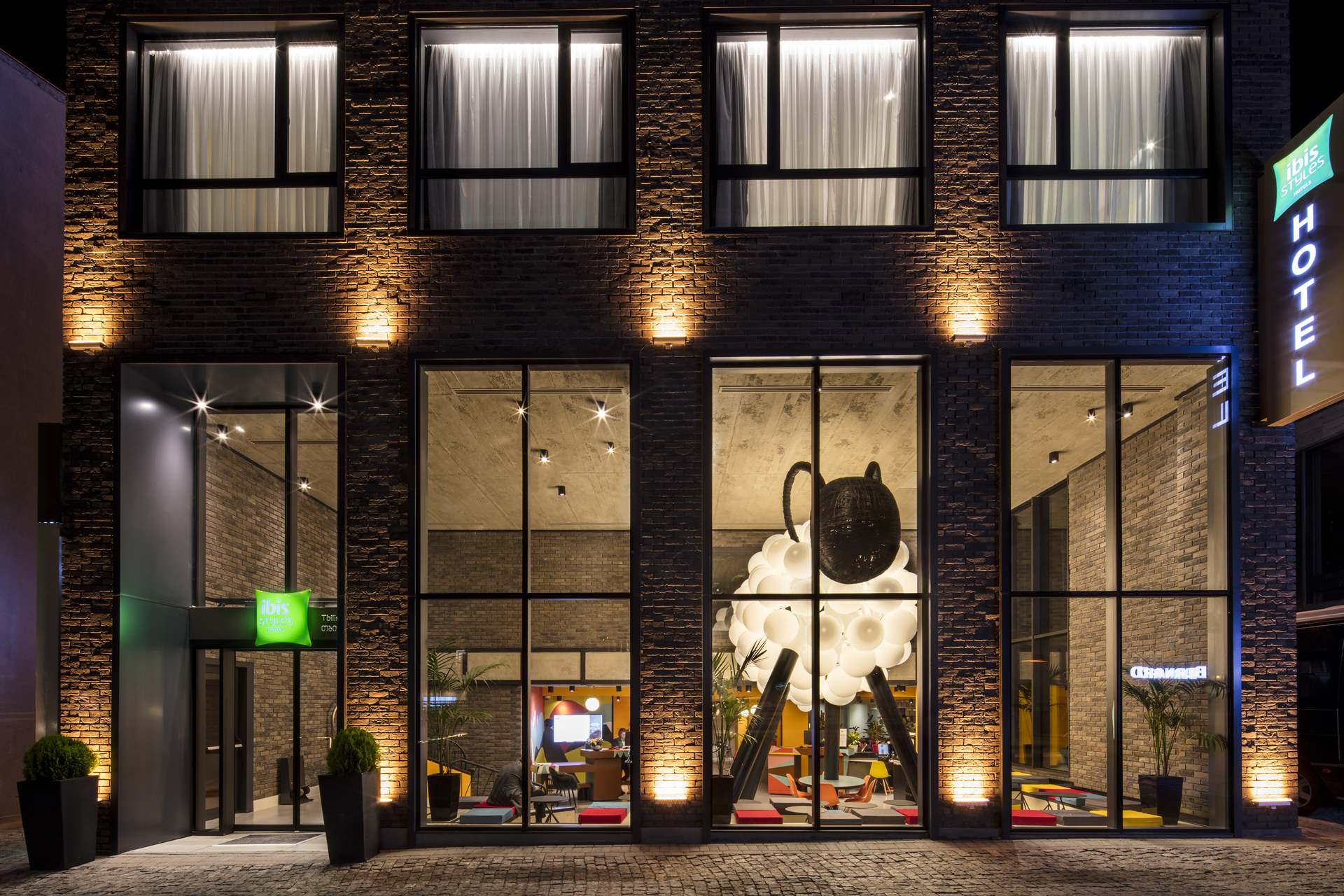 第比利斯中心宜必思尚品酒店-2