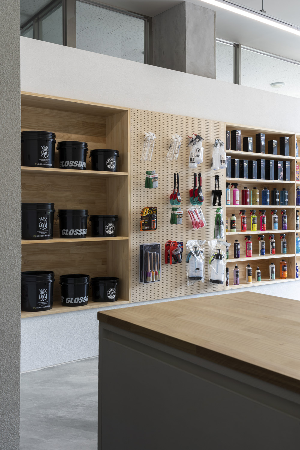 简约风格 15 坪汽车用品店装修-10