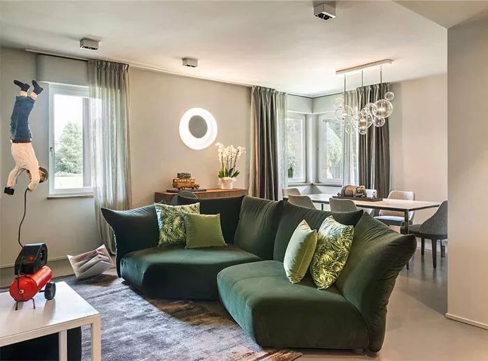 黄铜与天鹅绒元素完美结合的现代住宅  Flussocreativo Design Studio-4