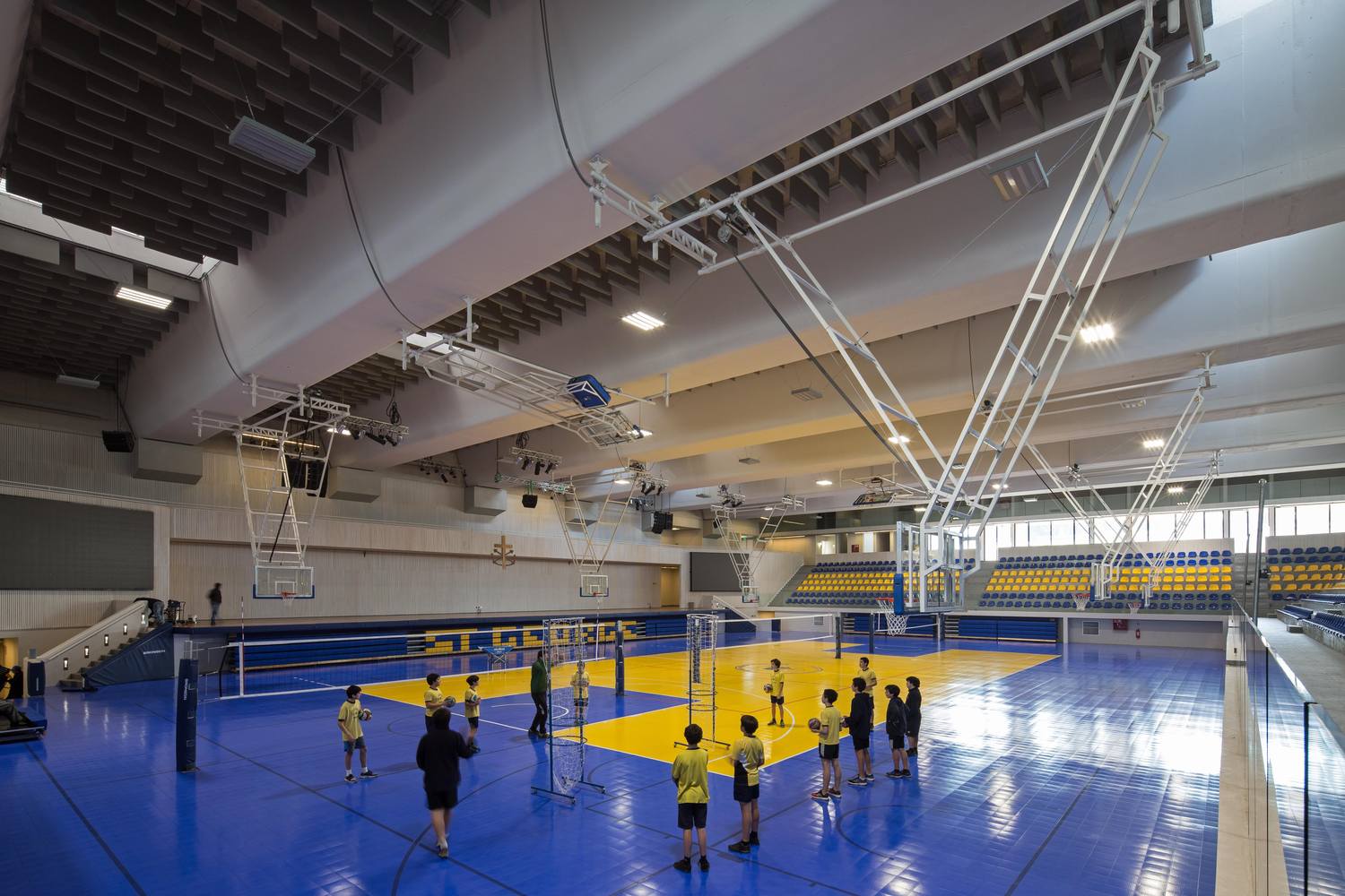 智利森林中的圣乔治学院体育馆-31