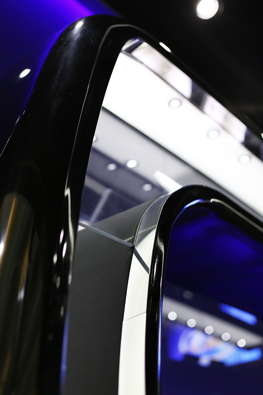 乌克兰科技未来主义展厅设计-20