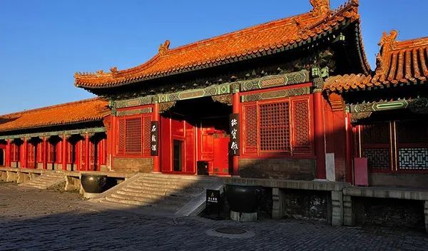 新中式家居空间,红墙碧水演绎亦古宜今的美学魅力-19