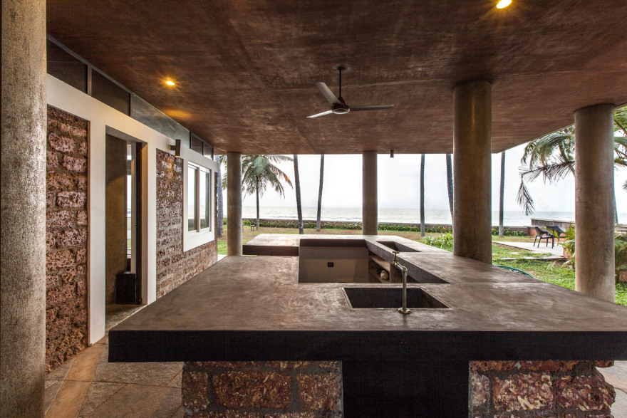 印度卡利库特 Elathur 海滩混凝土住宅-44