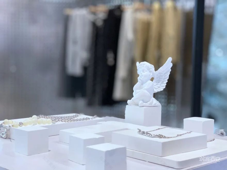 SEE SEE SPACE · 新旧碰撞的多元共享空间丨中国西安丨柏涵装饰精品设计机构-0