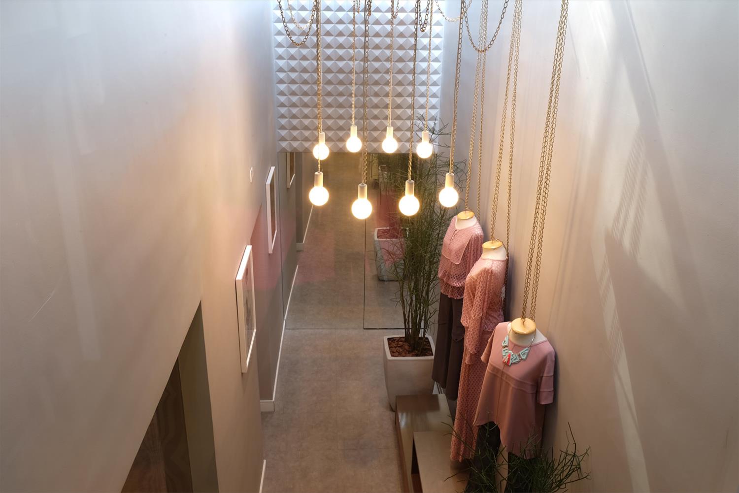 Loja Adriana Praça · Juliana Fabrizzi 的环保木质设计魅力-7