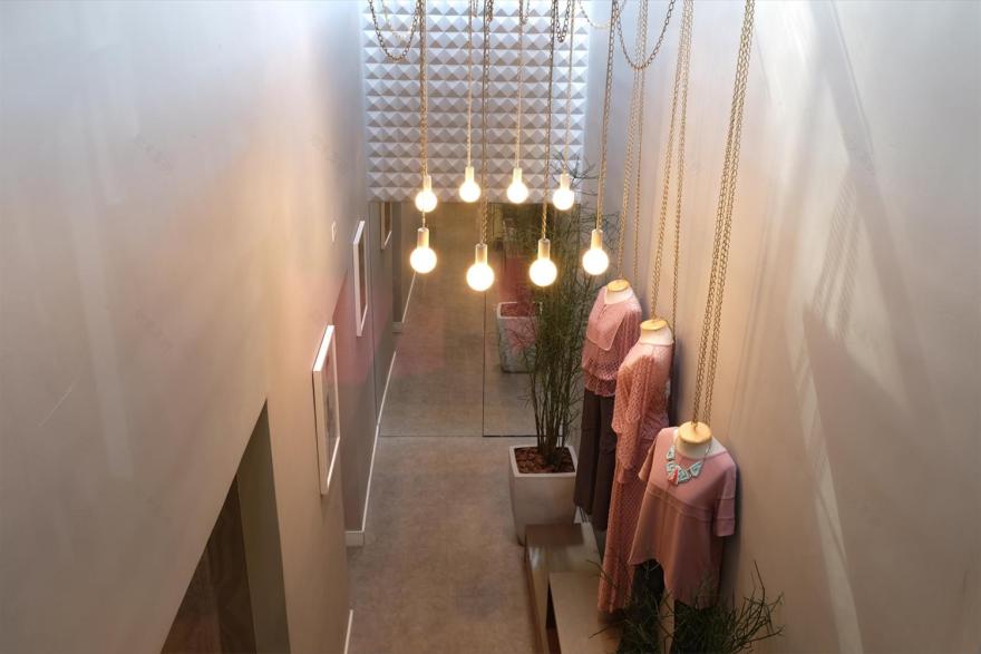 Loja Adriana Praça · Juliana Fabrizzi 的环保木质设计魅力-7