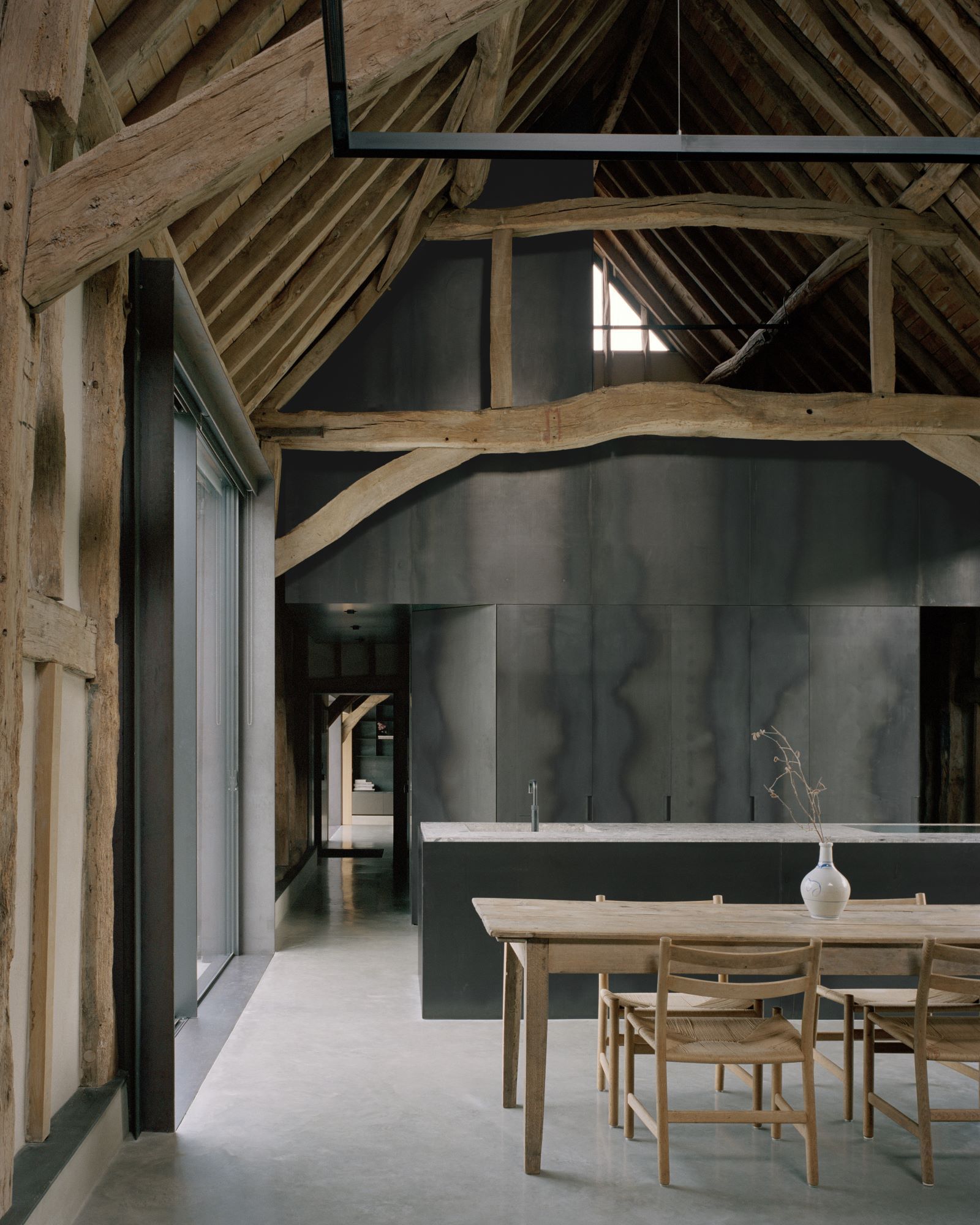 将谷仓改造成带玻璃走廊的简约风乡村住宅丨英国牛津丨McLaren Excell建筑事务所-18