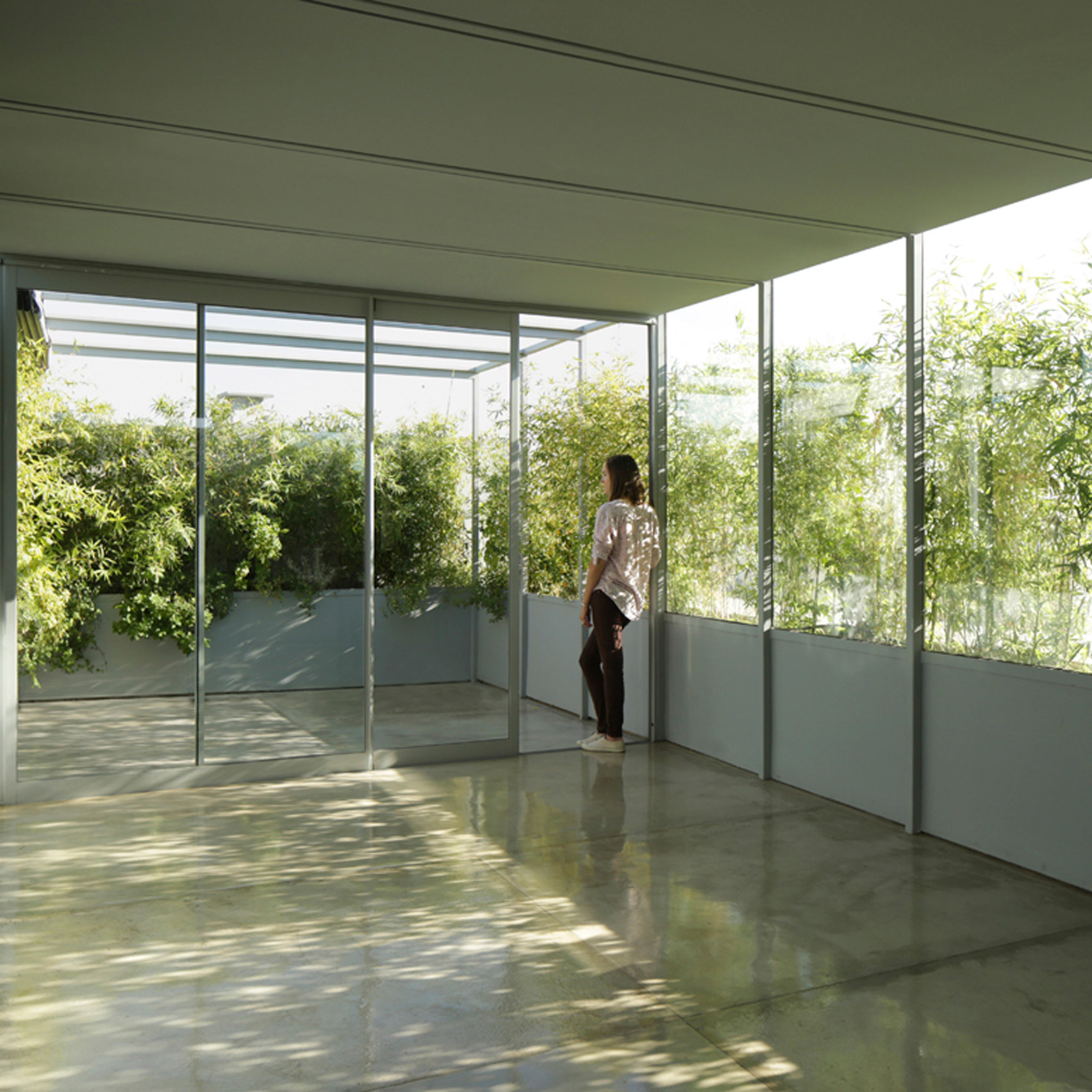 10 parasitic dwellings that cling to other buildings-25