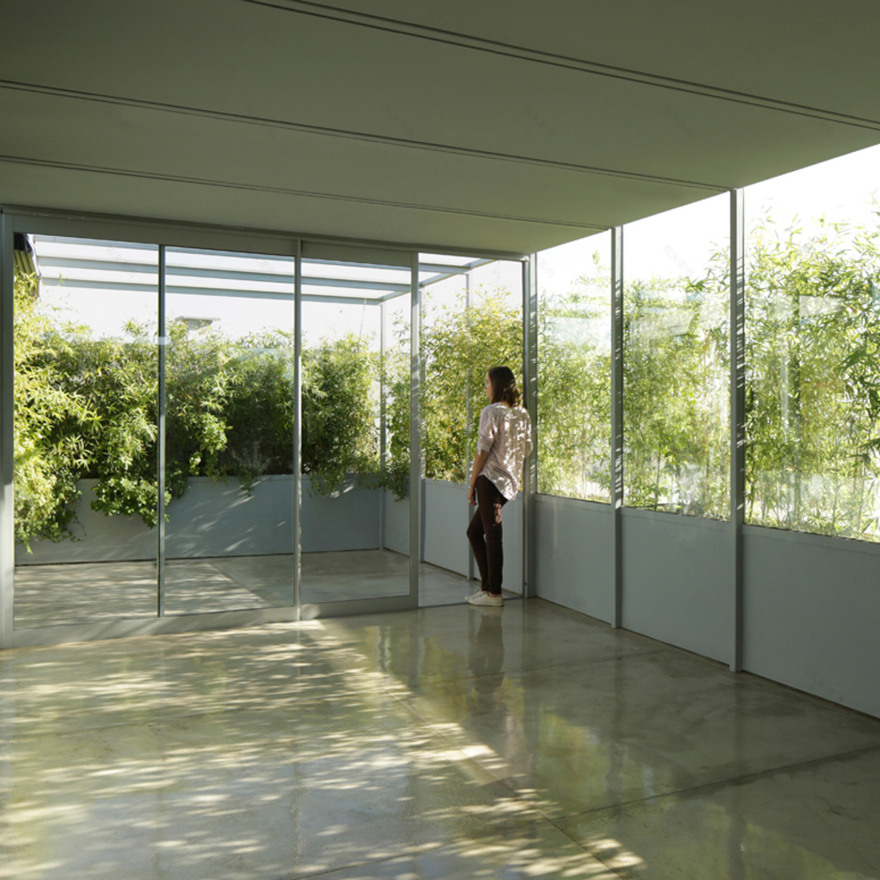 10 parasitic dwellings that cling to other buildings-25