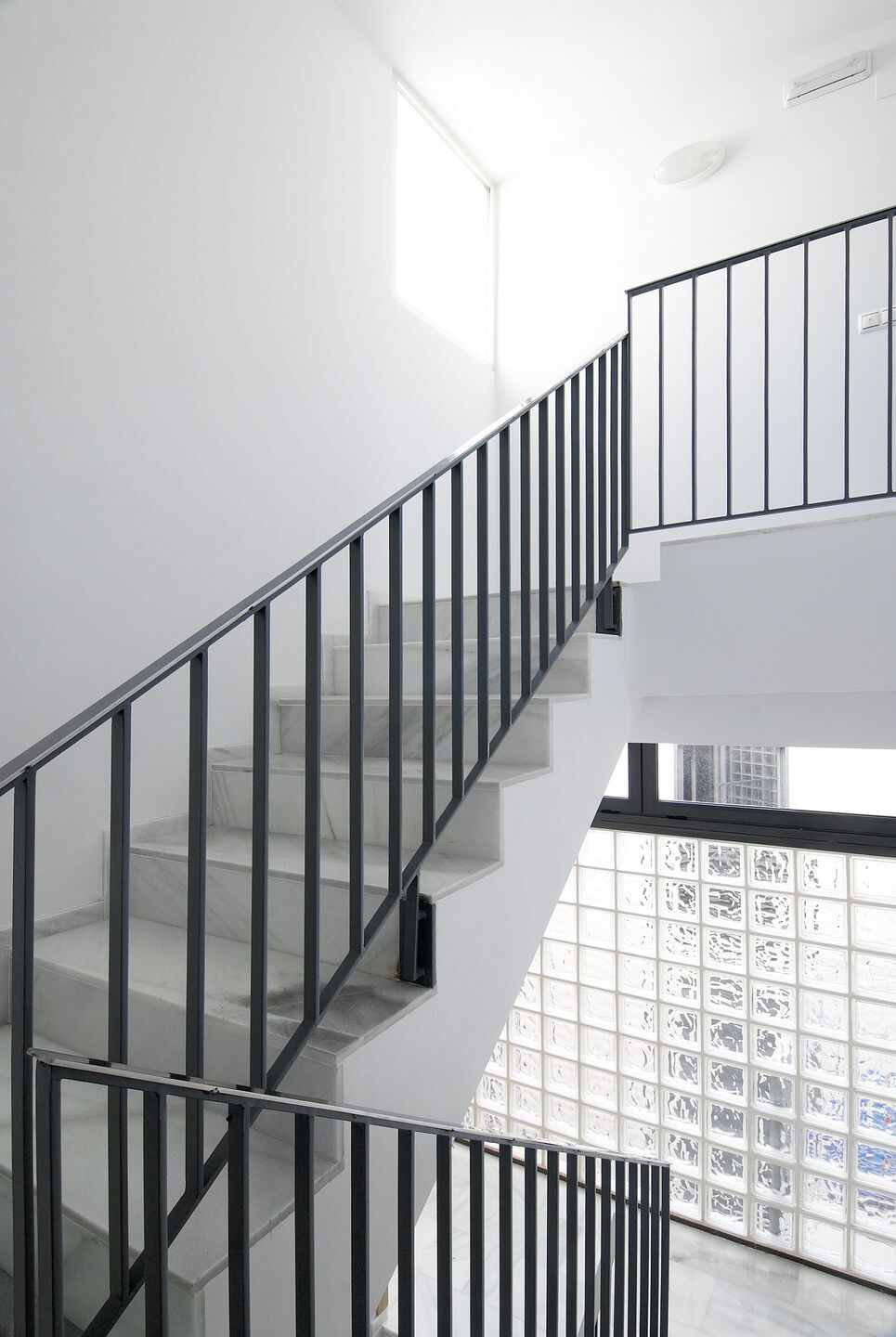 土砖与铝窗的现代融合——西班牙 Turís 镇 9 号公寓-19