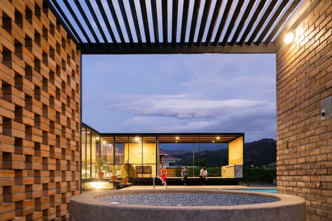 乡村民宿的钢构建筑艺术-17