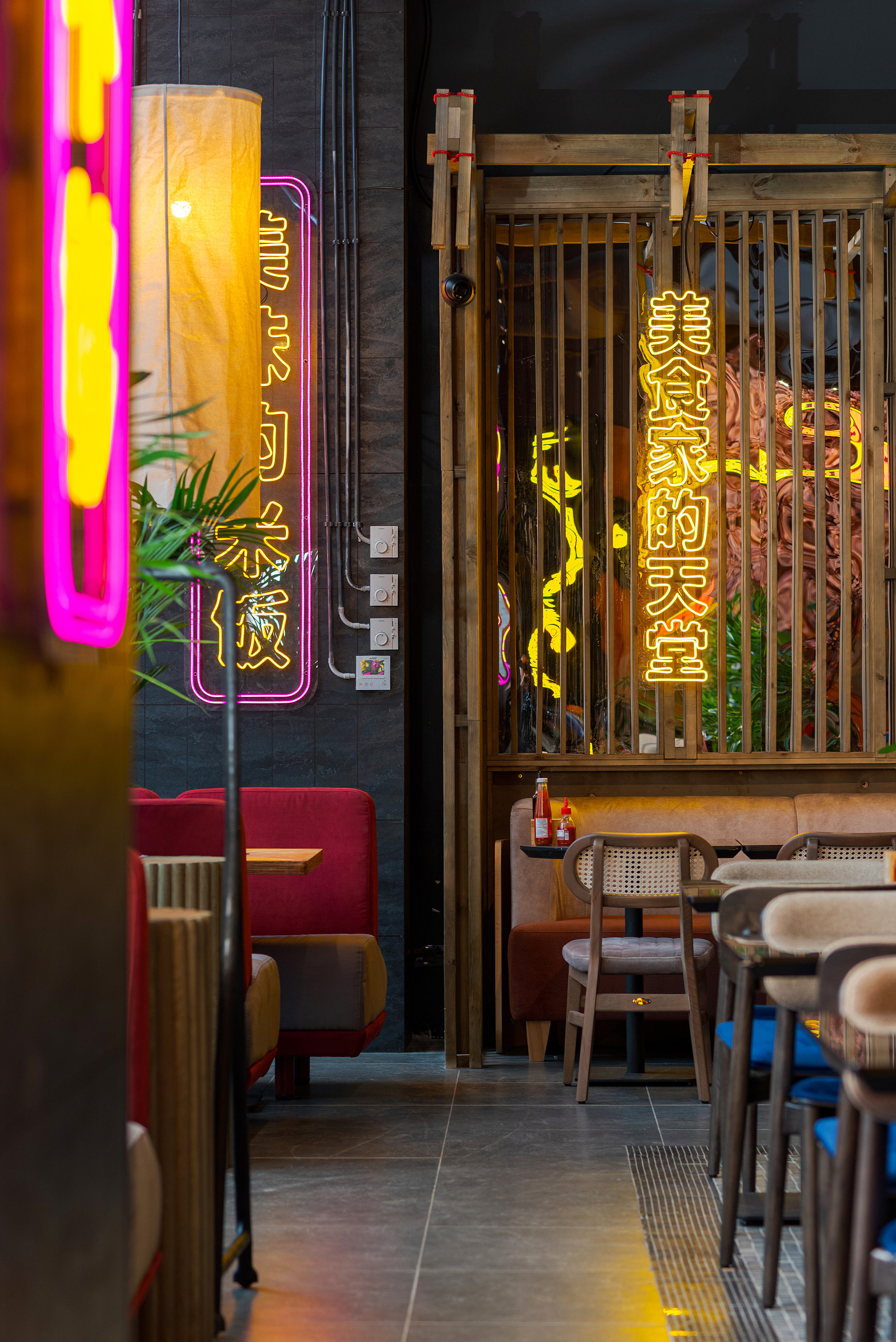 蒂米什瓦拉的《干杯》
注:Chin Chin常见有干杯之意,Timișoara是罗马尼亚城市蒂米什瓦拉这里推测CHIN CHIN是一个特定名称,可能是歌曲、作品之类的,整体也许是蒂米什瓦拉相关的《干杯》项目等,需结合具体语境进一步确认其指代 -5