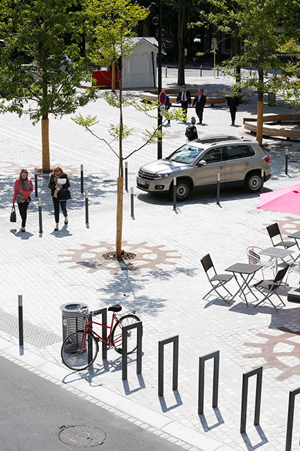 法国城市翻新之作 · 金属齿轮嵌入广场,激活历史古城-30