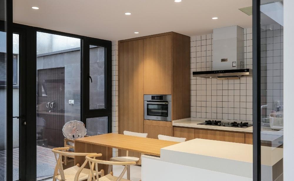 极简文艺家，灰色木色温暖空间-6