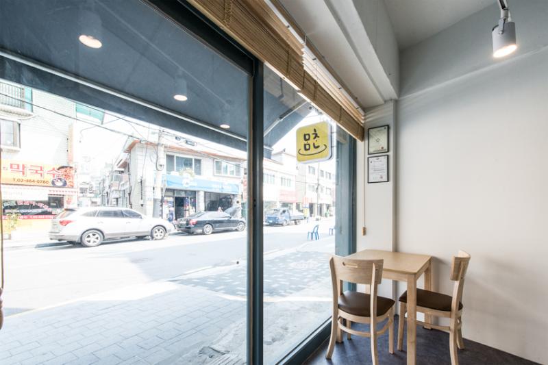 温馨舒适 12 平米半开放式咖啡厅设计-8