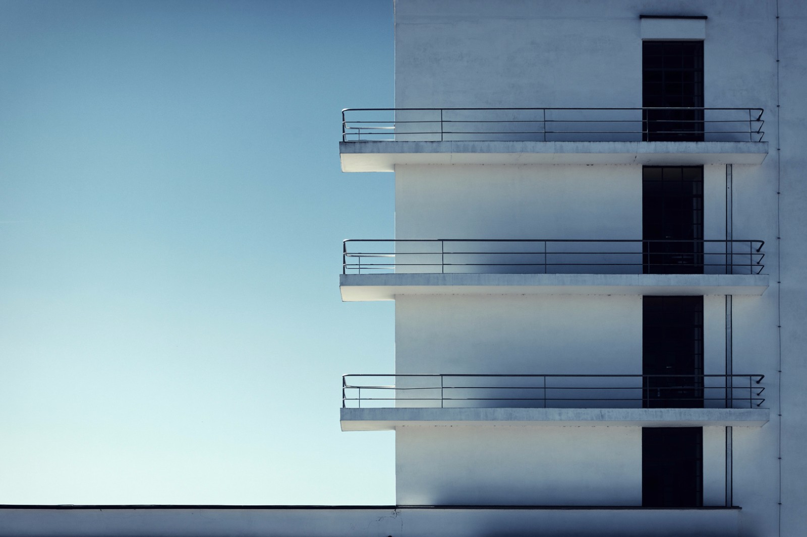 包豪斯建筑风格的光影与功能之美-13